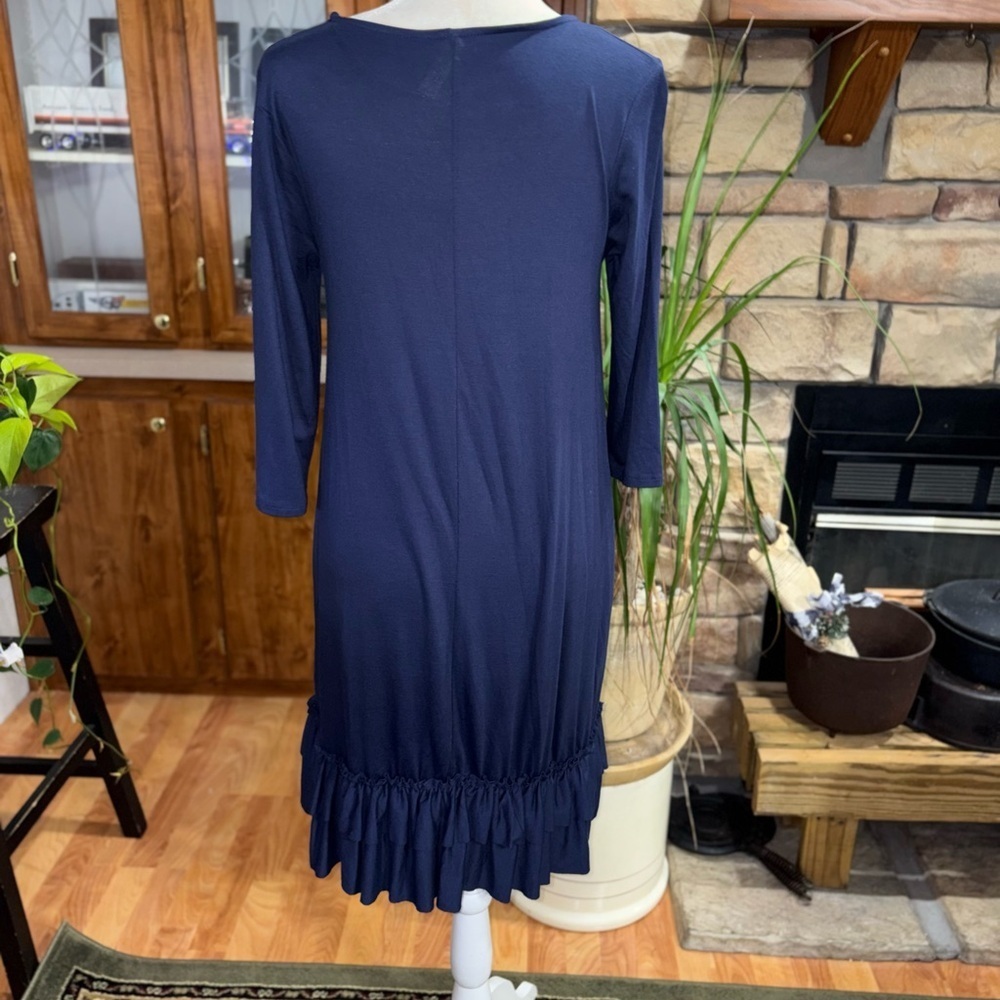 ZENANA OUTFITTERS size medium 3/4 navy blue dress. 2 tiered ruffle skirt pockets - Picture 5 of 5
